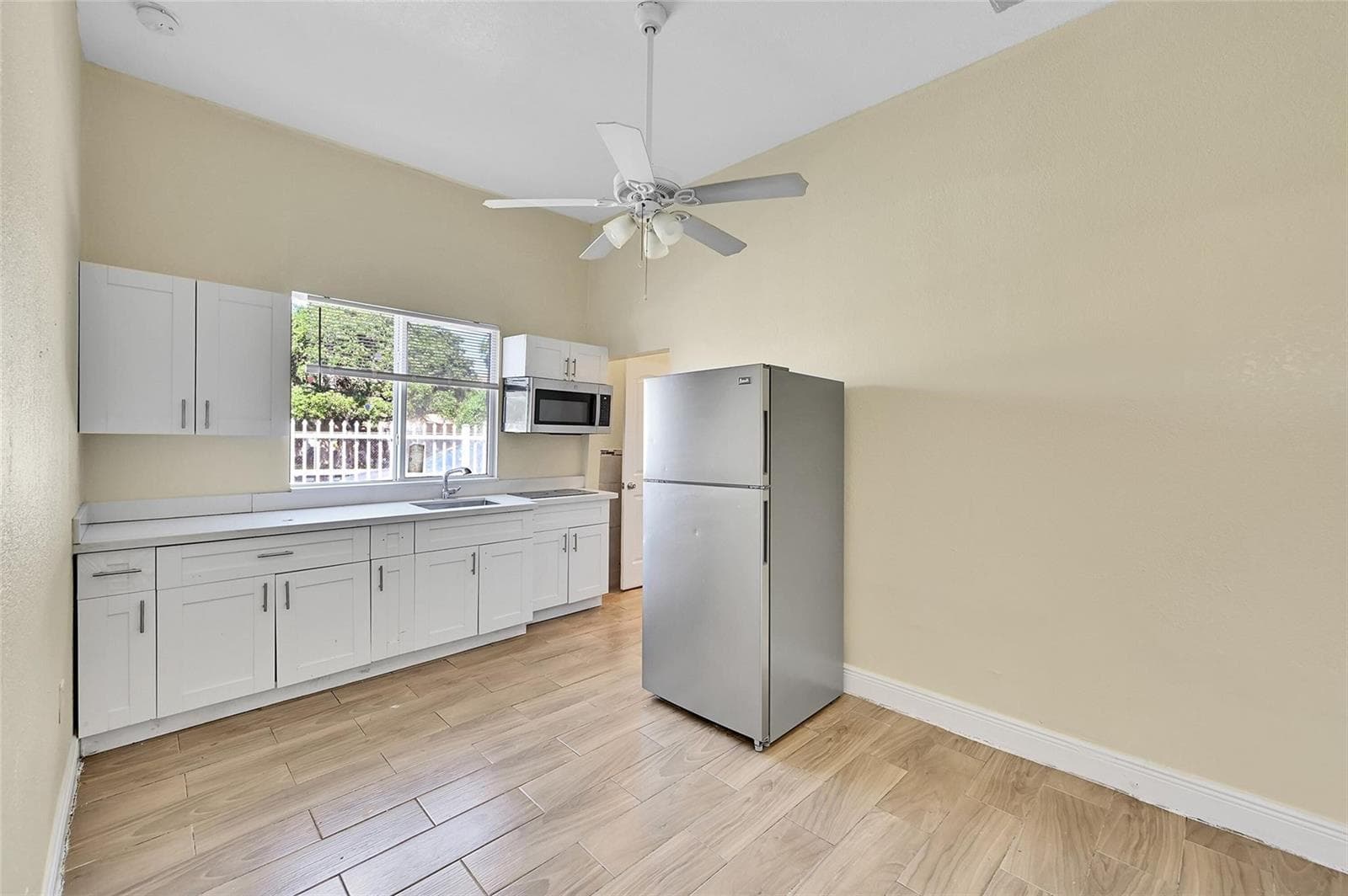 526 NW 15TH Way, Fort Lauderdale FL 33311 photo 4