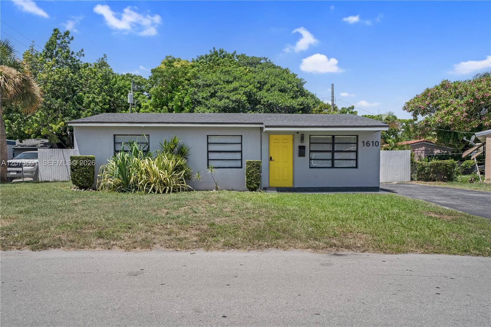 1610 S 24th Ct, Hollywood FL 33020 photo 4
