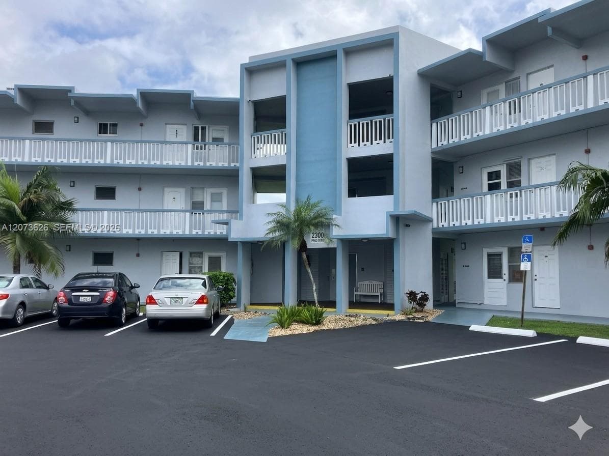 2300 Park Ln # 203, Hollywood FL 33021