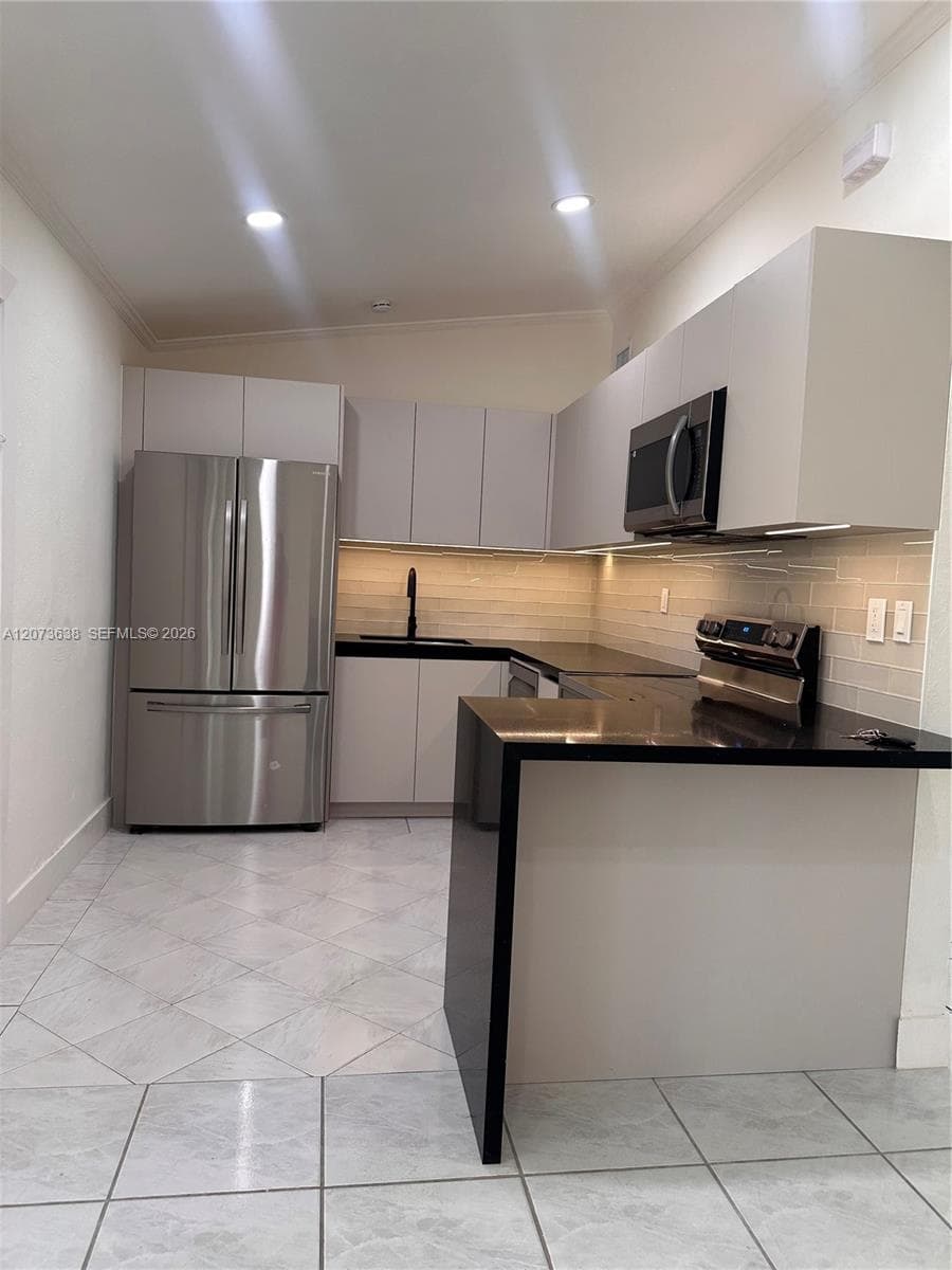 17521 NE 4th Ave, Miami FL 33162 photo 3