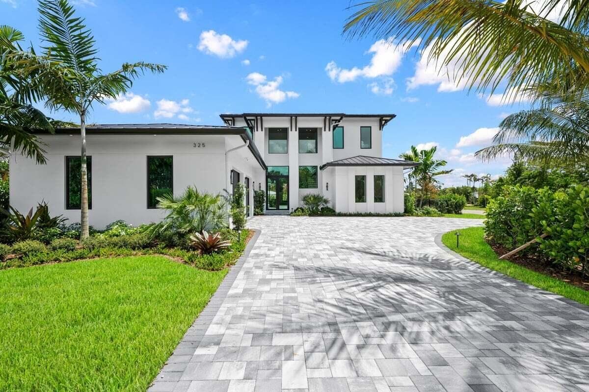 325 W Riverside Drive, Jupiter FL 33469