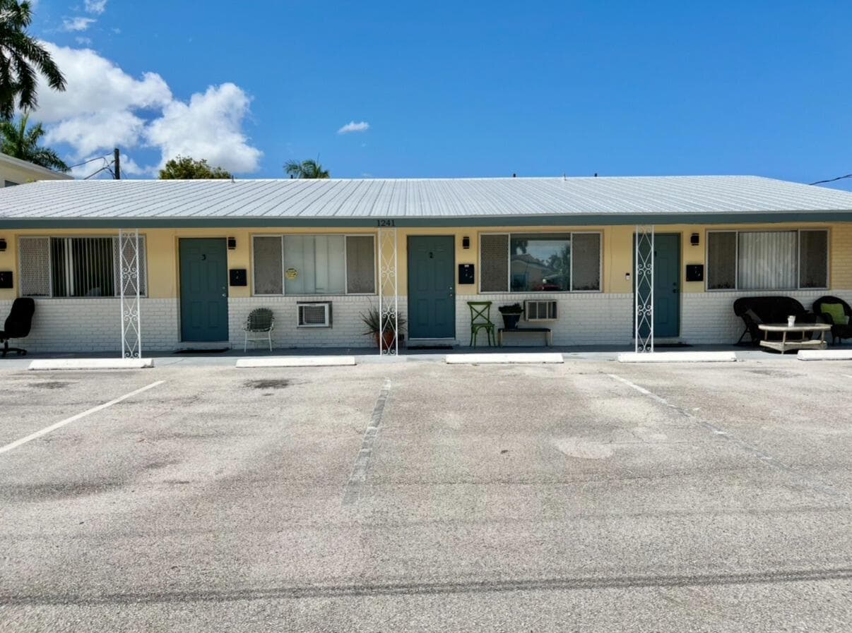 1241 SE 3RD Street # 4, Deerfield Beach FL 33441