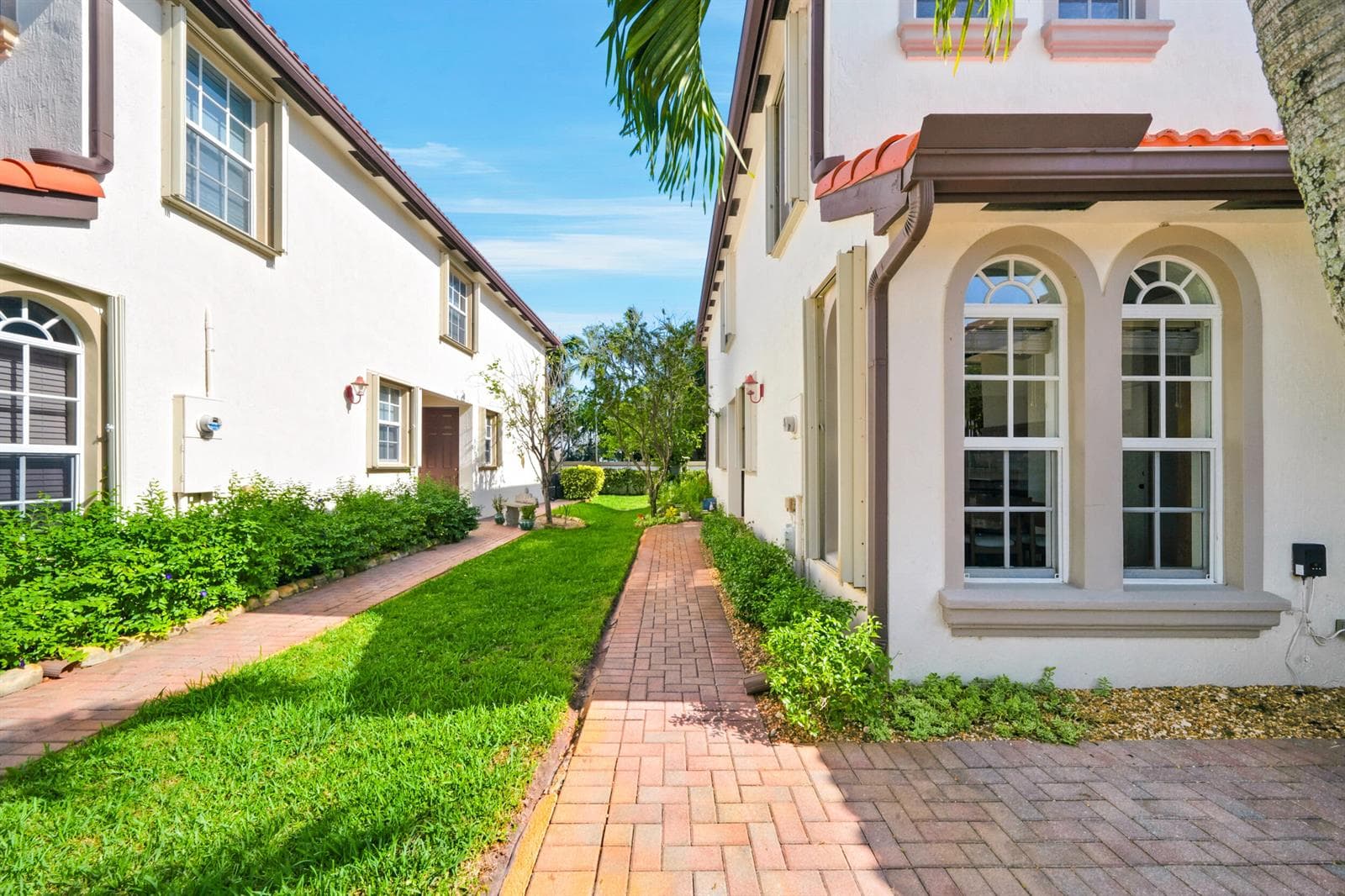 9747 Darlington Place, Cooper City FL 33328 photo 2