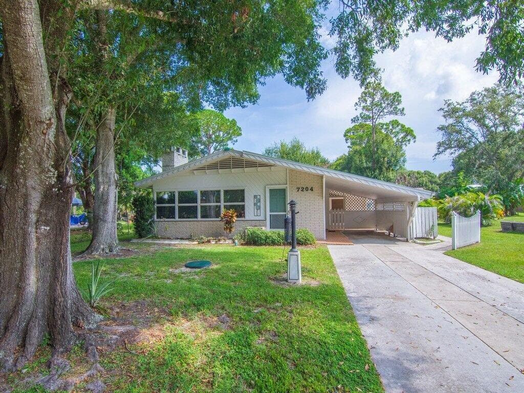 7204 PASO ROBLES Boulevard, Fort Pierce FL 34951 photo 2