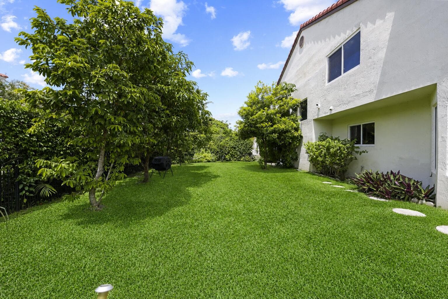 4734 NW 5TH Court, Deerfield Beach FL 33442 photo 2