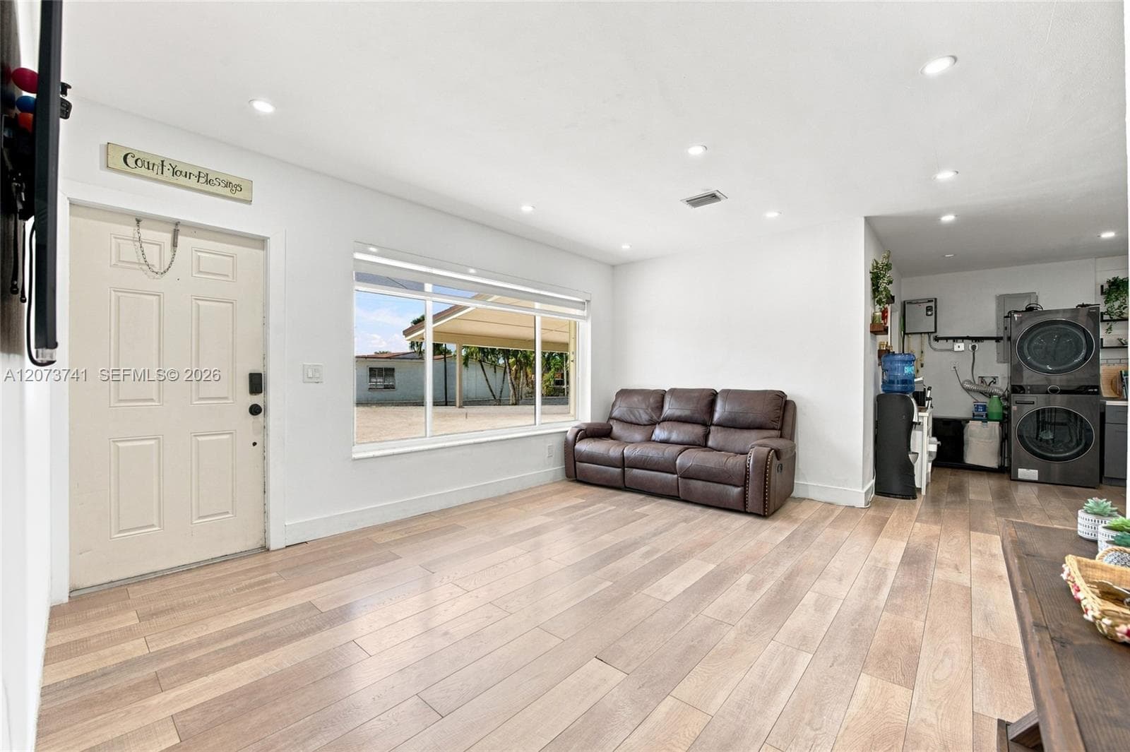 681 W 55th Pl, Hialeah FL 33012 photo 4