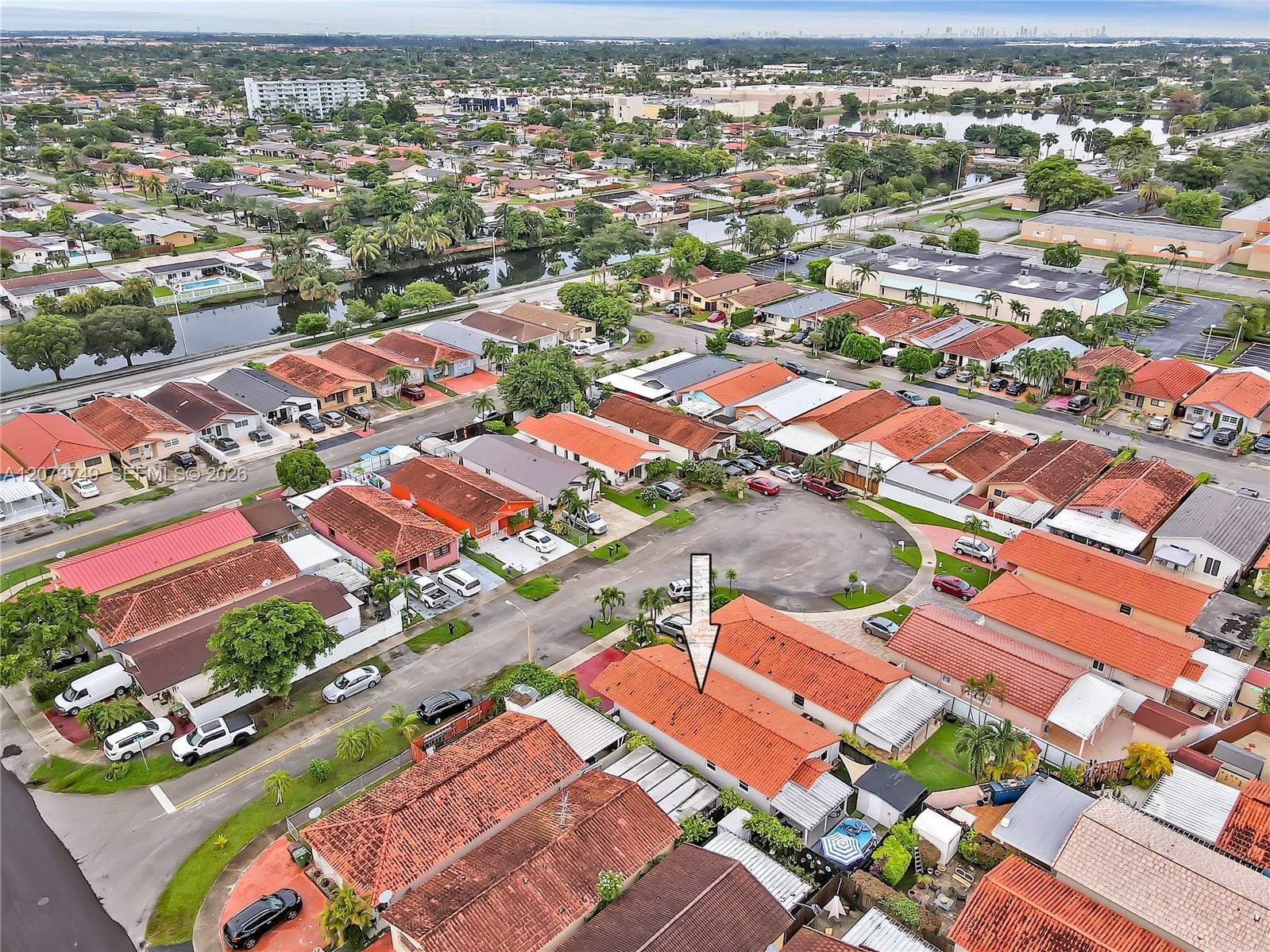 980 W 43rd Pl, Hialeah FL 33012 photo 2