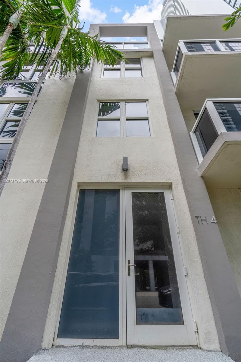 601 NE 23rd St, Miami FL 33137