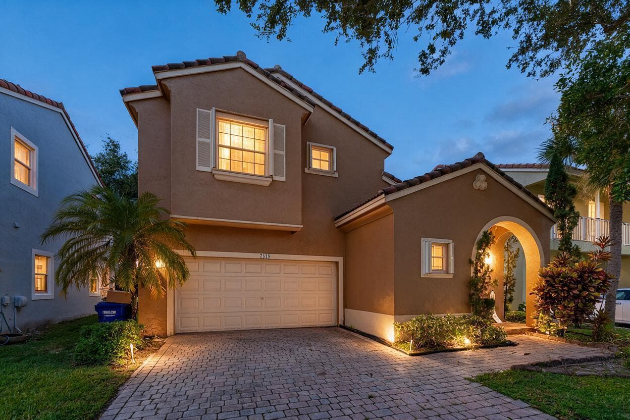 7538 NW 17TH Drive, Pembroke Pines FL 33024 photo 3