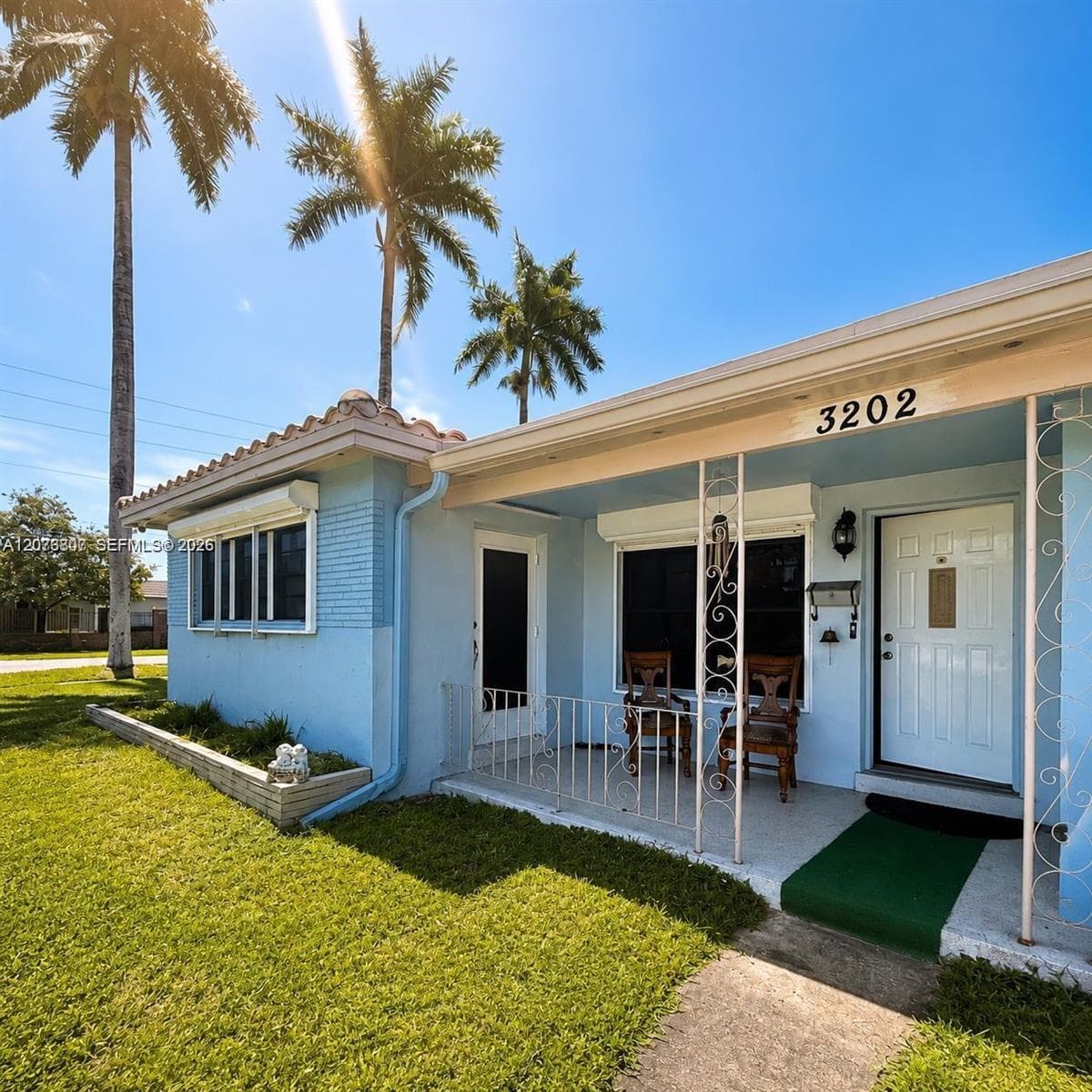 3202 Pierce St, Hollywood FL 33021