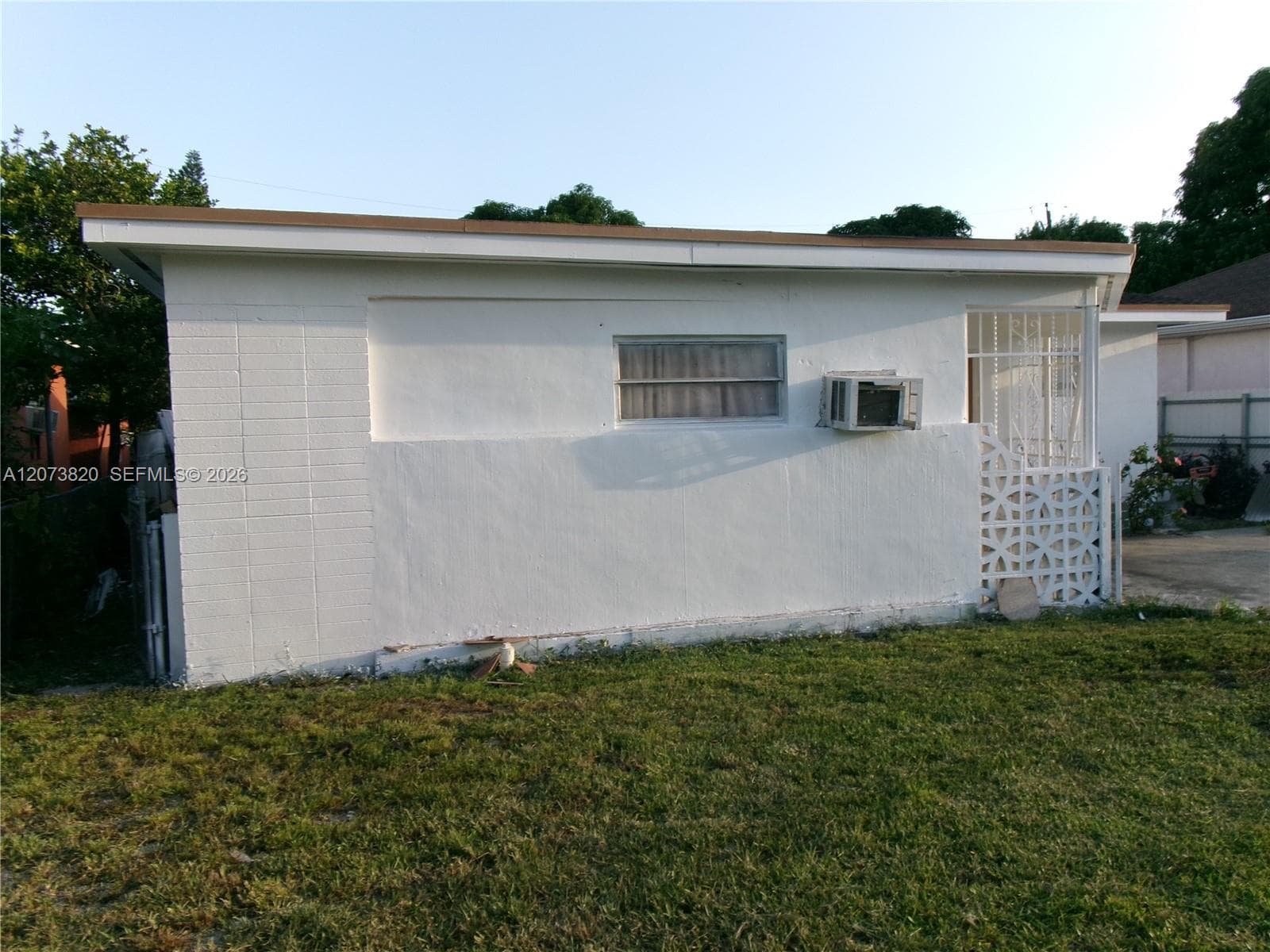 864 NW 116th St, Miami FL 33168 photo 2
