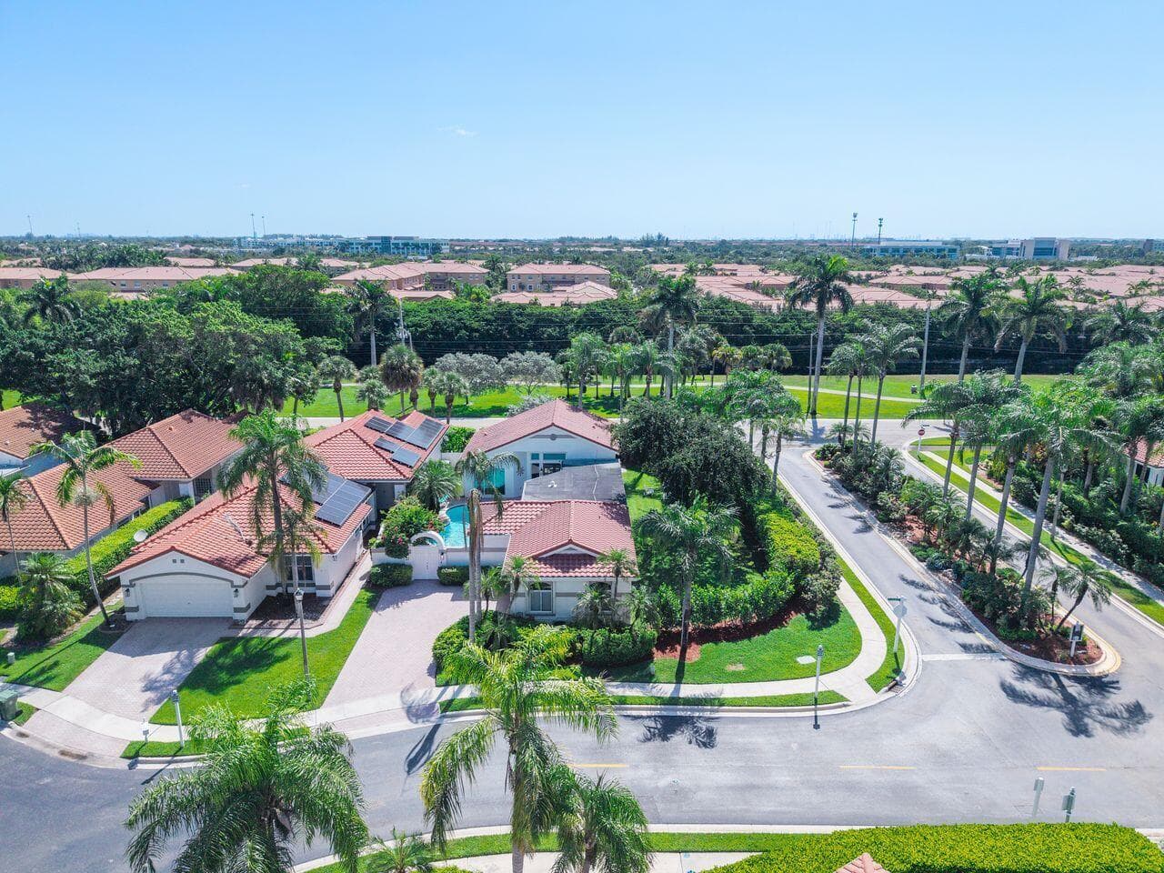 1081 BEL AIRE Drive E, Pembroke Pines FL 33027 photo 3