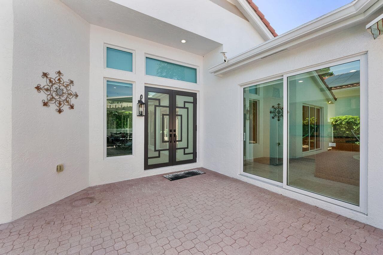1081 BEL AIRE Drive E, Pembroke Pines FL 33027 photo 4