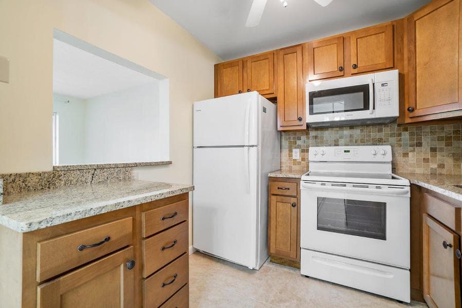 400 VILLAGE GREEN Circle W # 102, Palm Springs FL 33461 photo 3