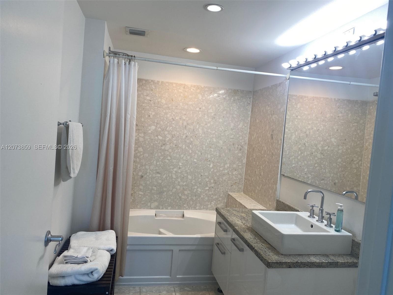 185 SW 7th St # 1607, Miami FL 33130 photo 5
