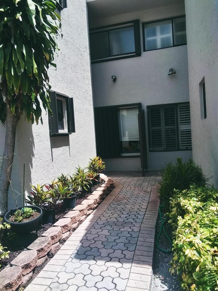 9727 N New River Canal Road # 629, Plantation FL 33324 photo 2