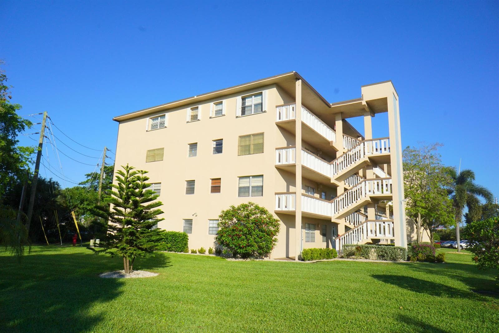 401 Southampton A, West Palm Beach FL 33417 photo 2