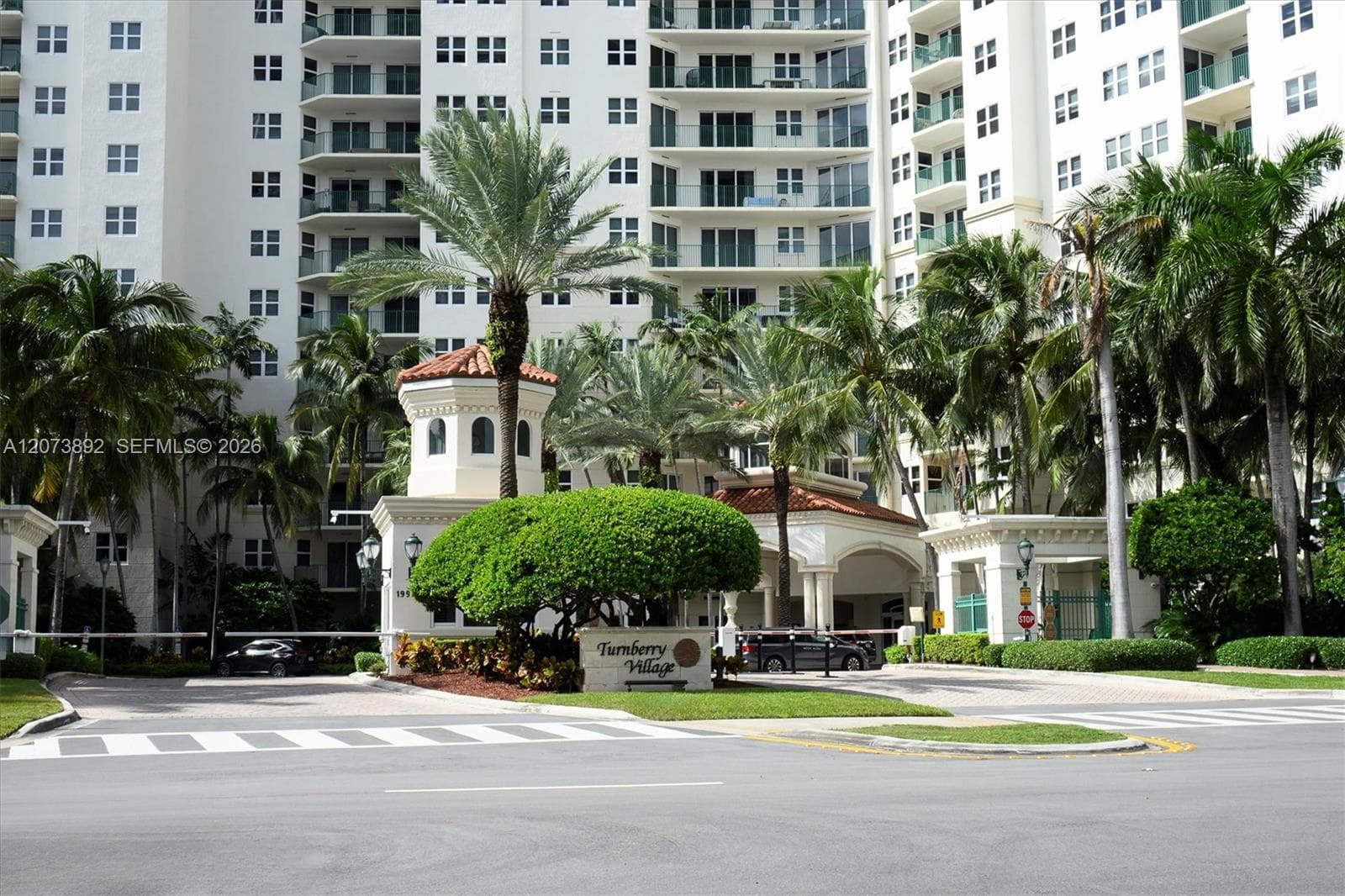 20000 E Country Club Dr # 302, Aventura FL 33180 photo 2