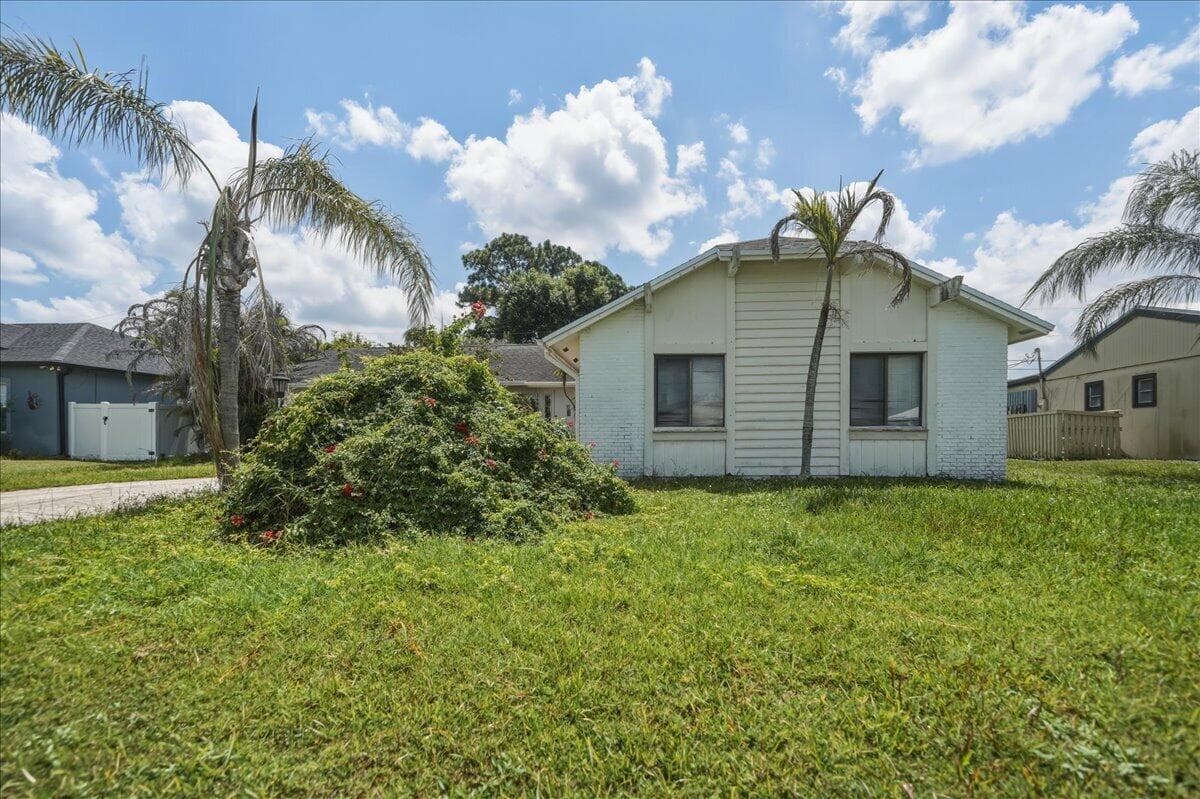 1646 SE HOLIDAY Road, Port St. Lucie FL 34952 photo 3