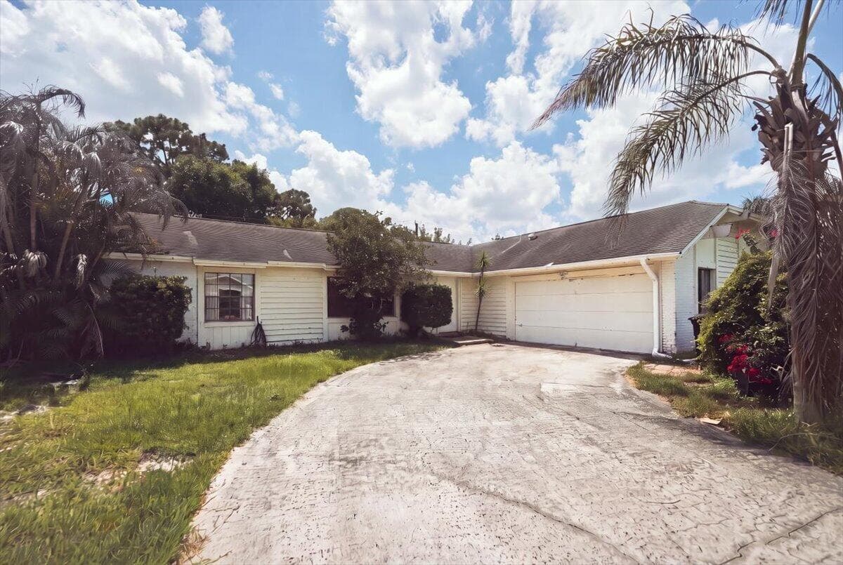 1646 SE HOLIDAY Road, Port St. Lucie FL 34952