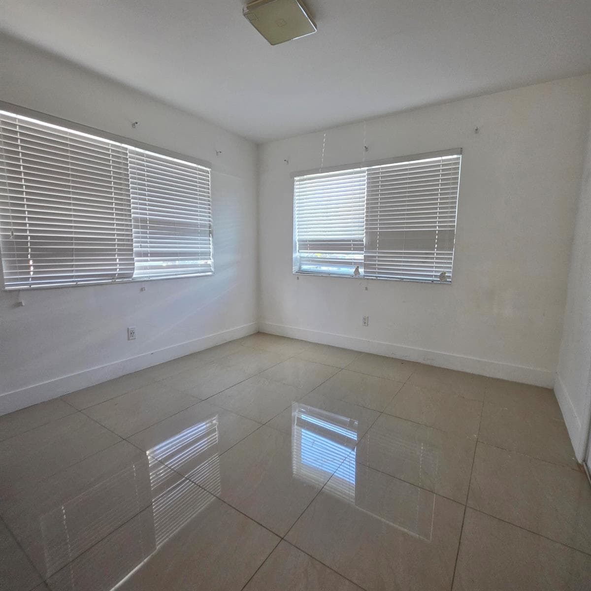 181 NE 168th Street, North Miami Beach FL 33162 photo 4