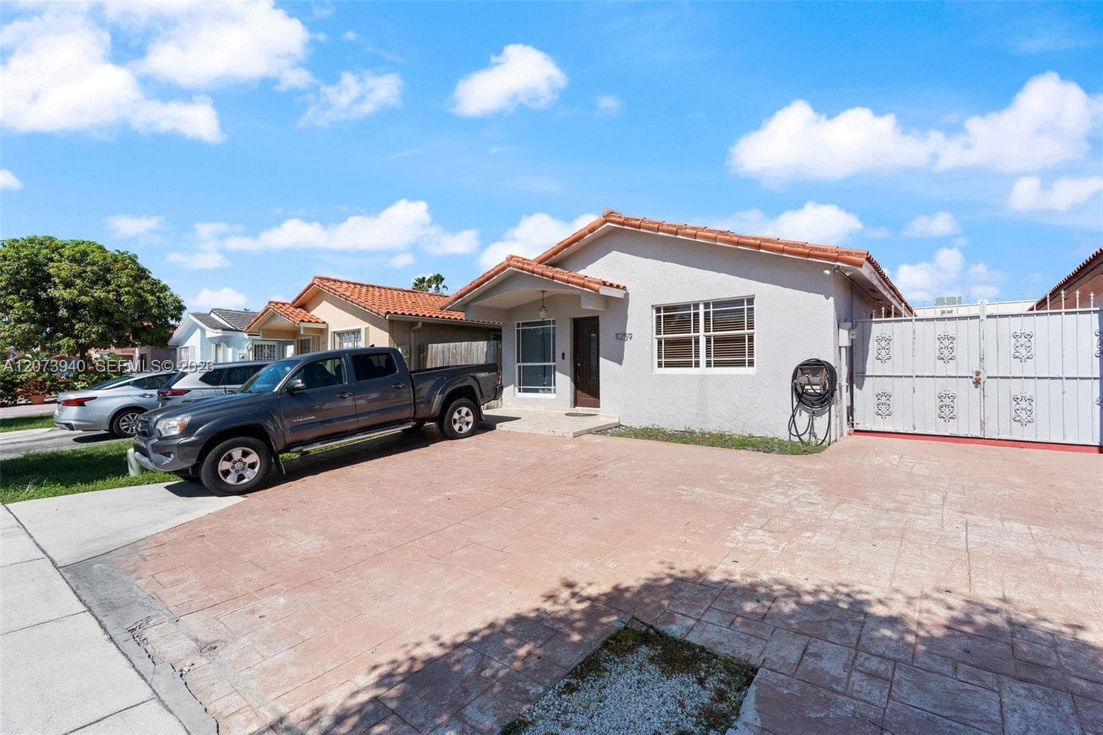 11259 NW 88th Ave, Hialeah Gardens FL 33018 photo 2