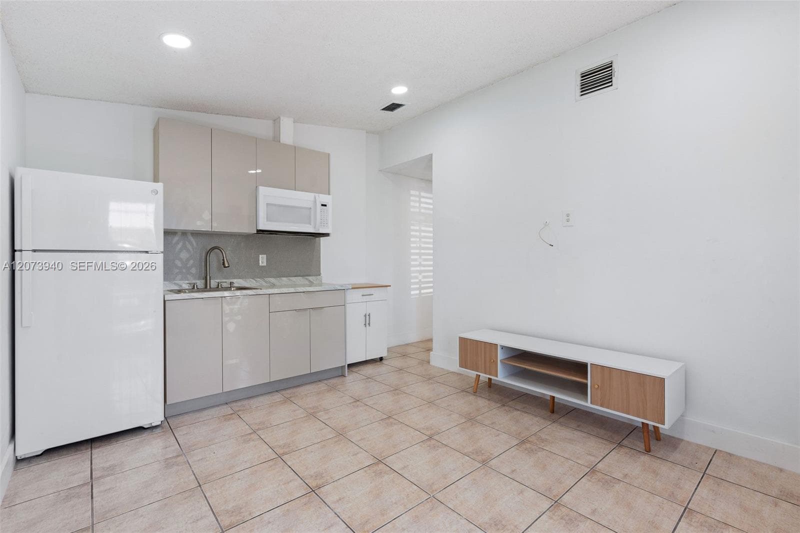 11259 NW 88th Ave, Hialeah Gardens FL 33018 photo 4