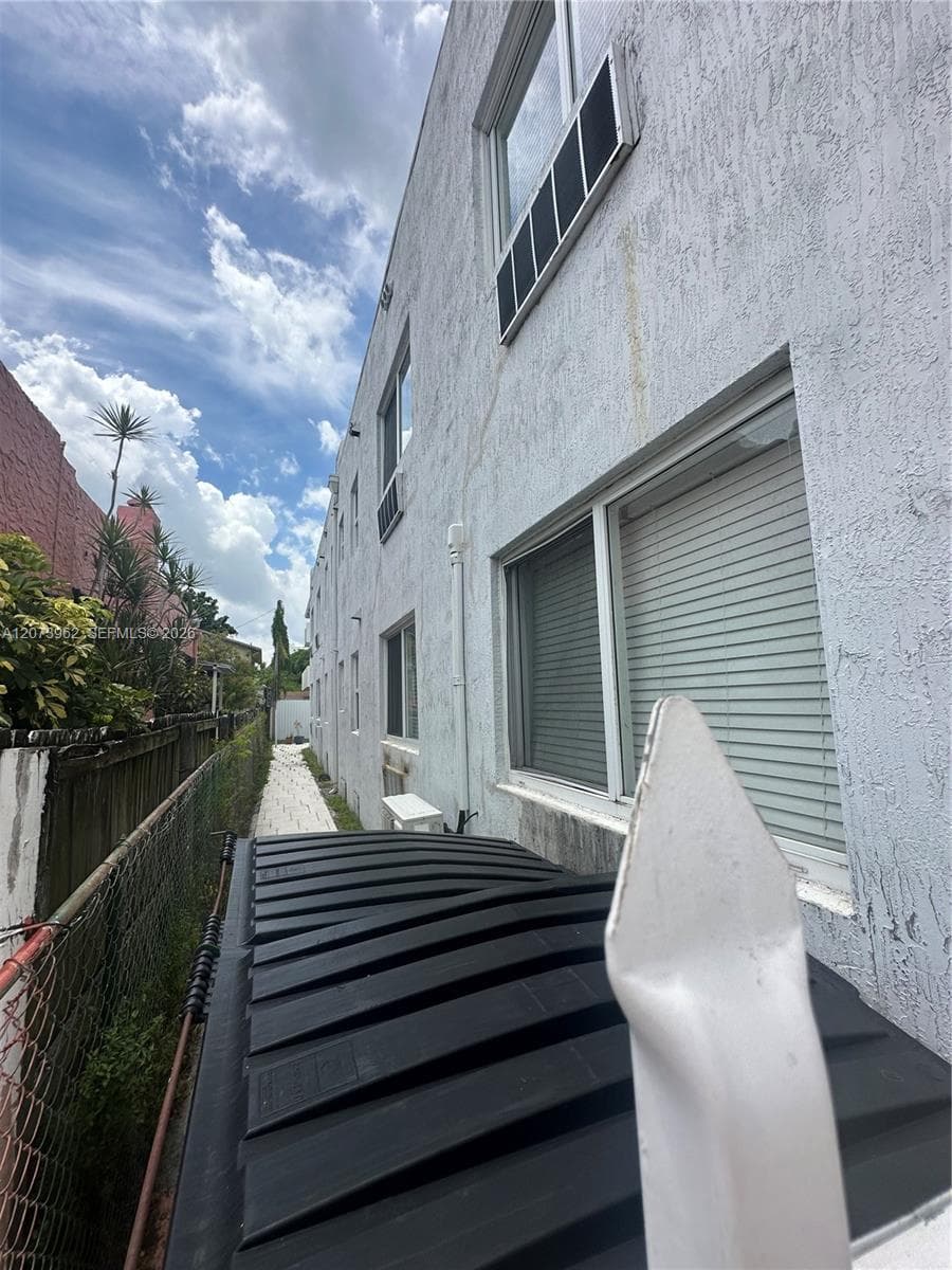 412 SW 10th Ave, Miami FL 33130 photo 2