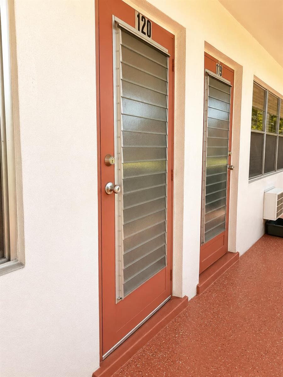 120 WINDSOR F Unit F, West Palm Beach FL 33417 photo 3