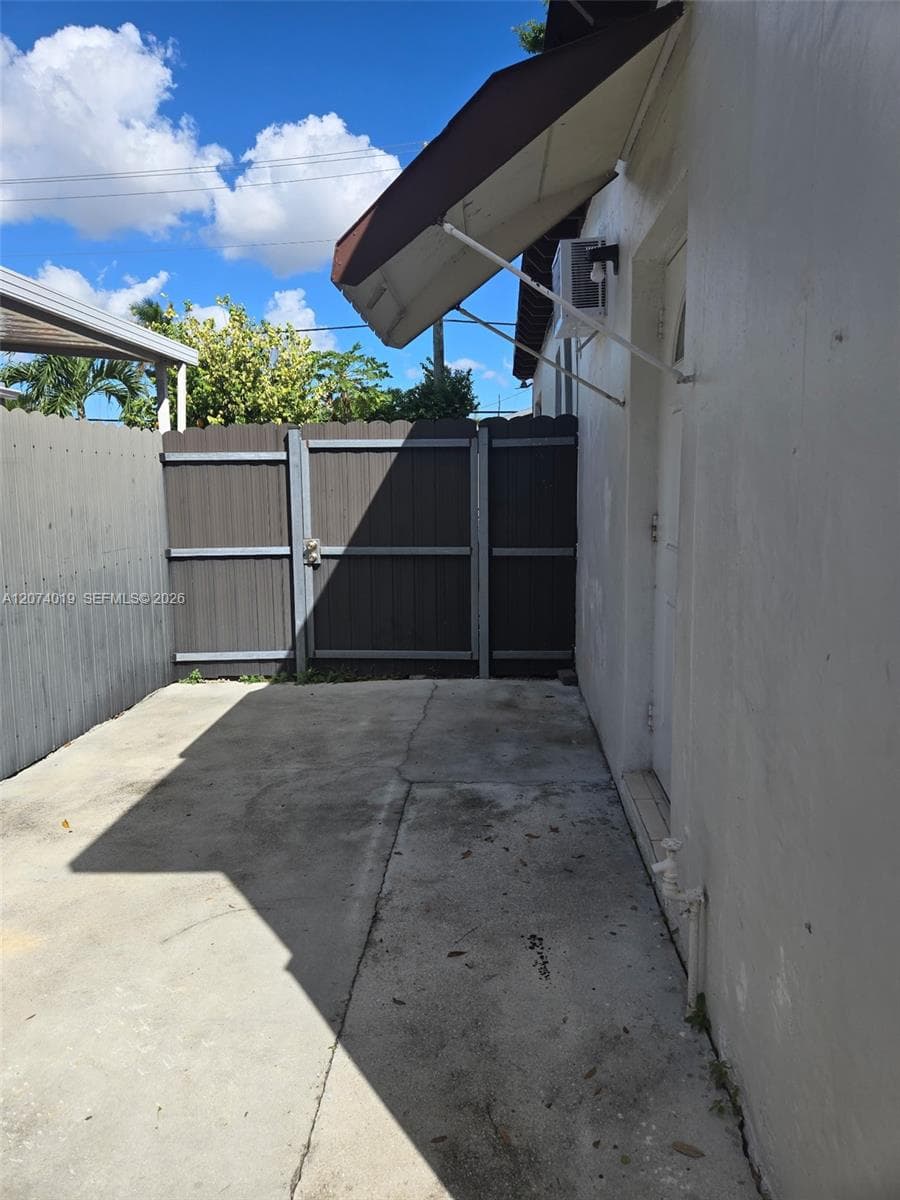 7785 SW 36th St # Back, Miami FL 33155 photo 2