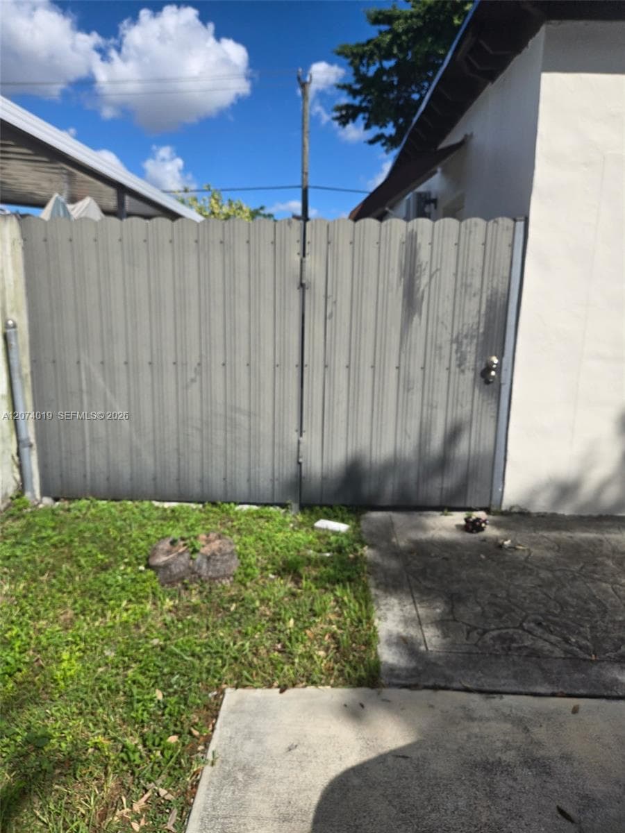 7785 SW 36th St # Back, Miami FL 33155