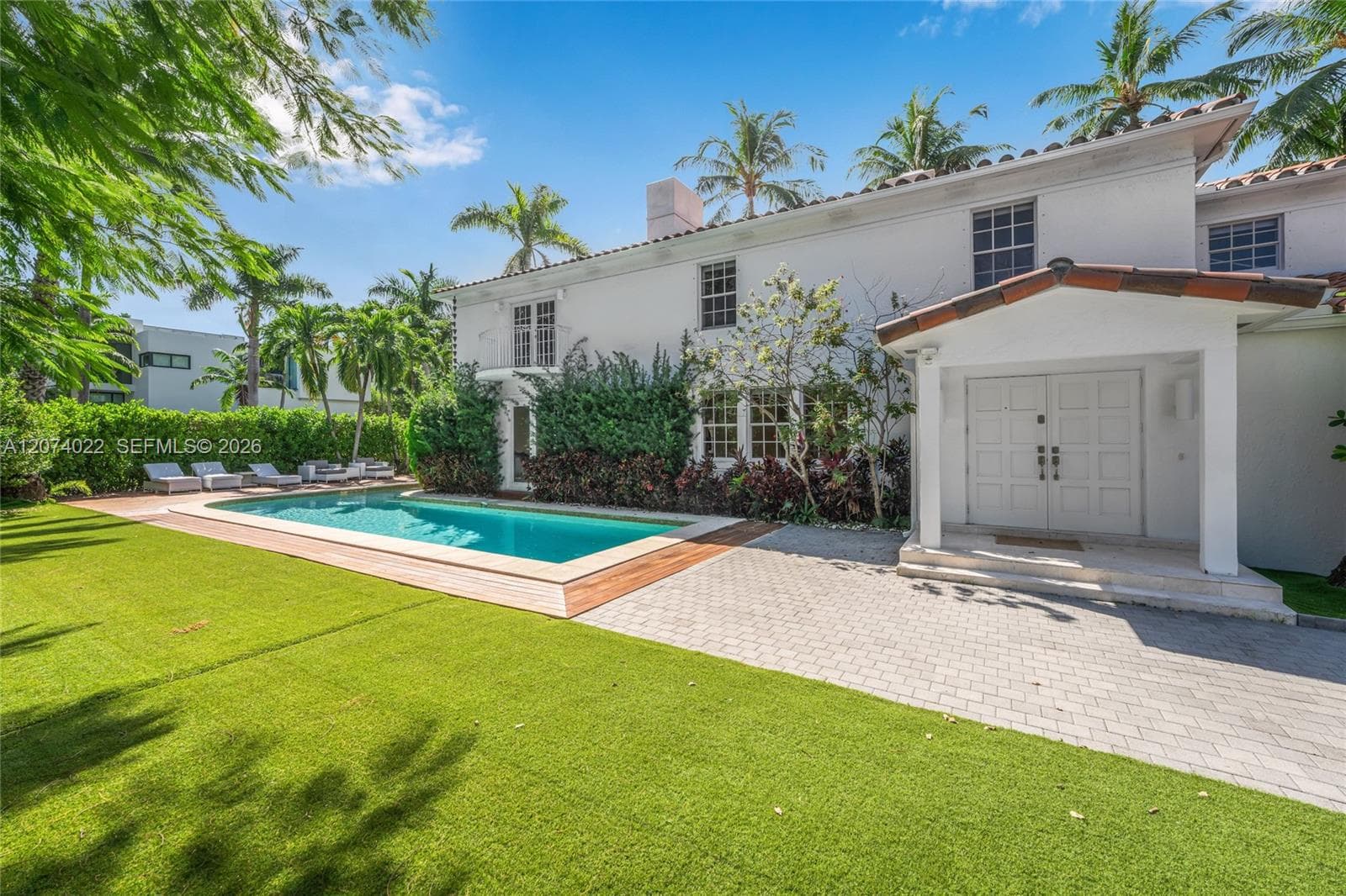 140 N Hibiscus Dr, Miami Beach FL 33139 photo 2