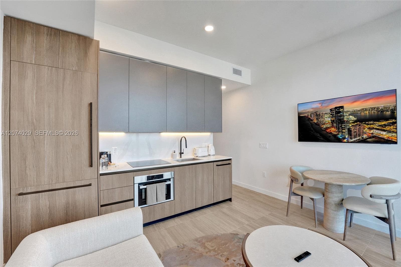 580 72nd St # 1513, Miami Beach FL 33141 photo 2