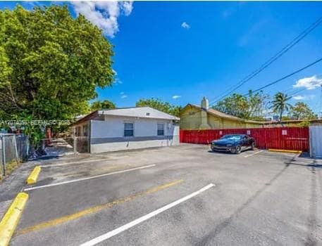 669 NW 28th St # 5, Miami, FL 33127 photo 2