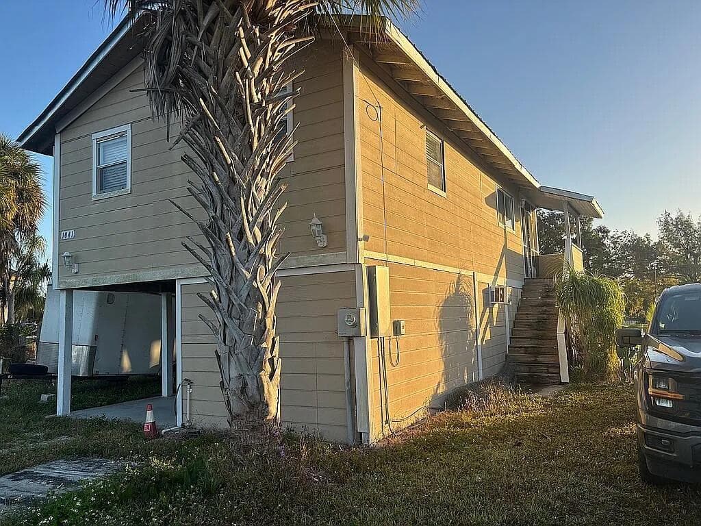1041 PINE Way NE, Okeechobee FL 34974