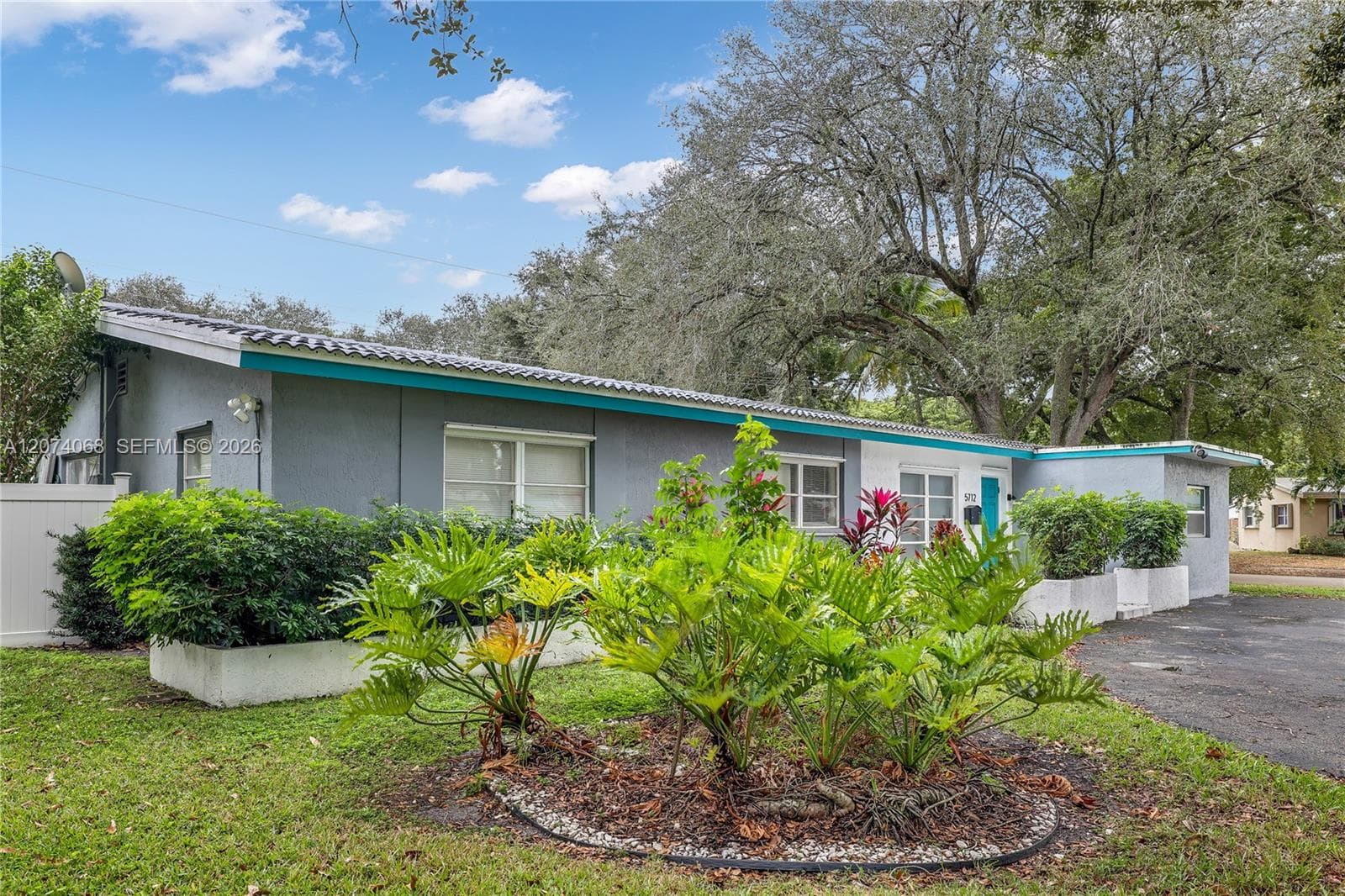 5712 Monroe St, Hollywood FL 33023 photo 2