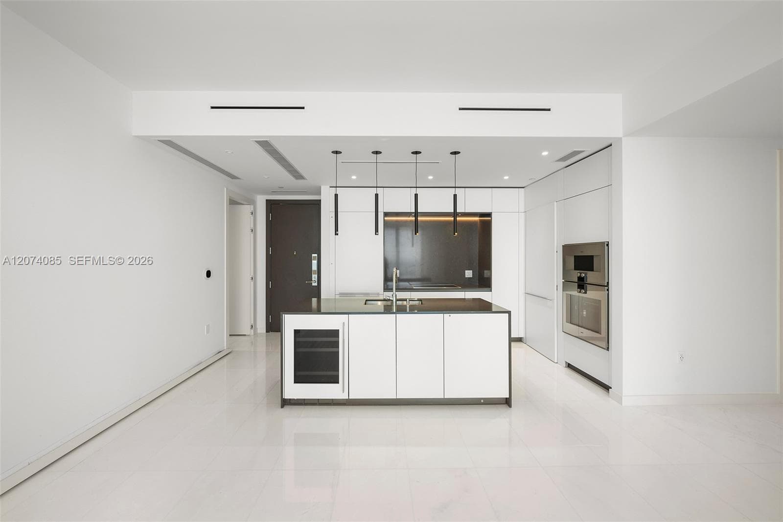 300 Biscayne Blvd Way # 4605, Miami FL 33131 photo 2