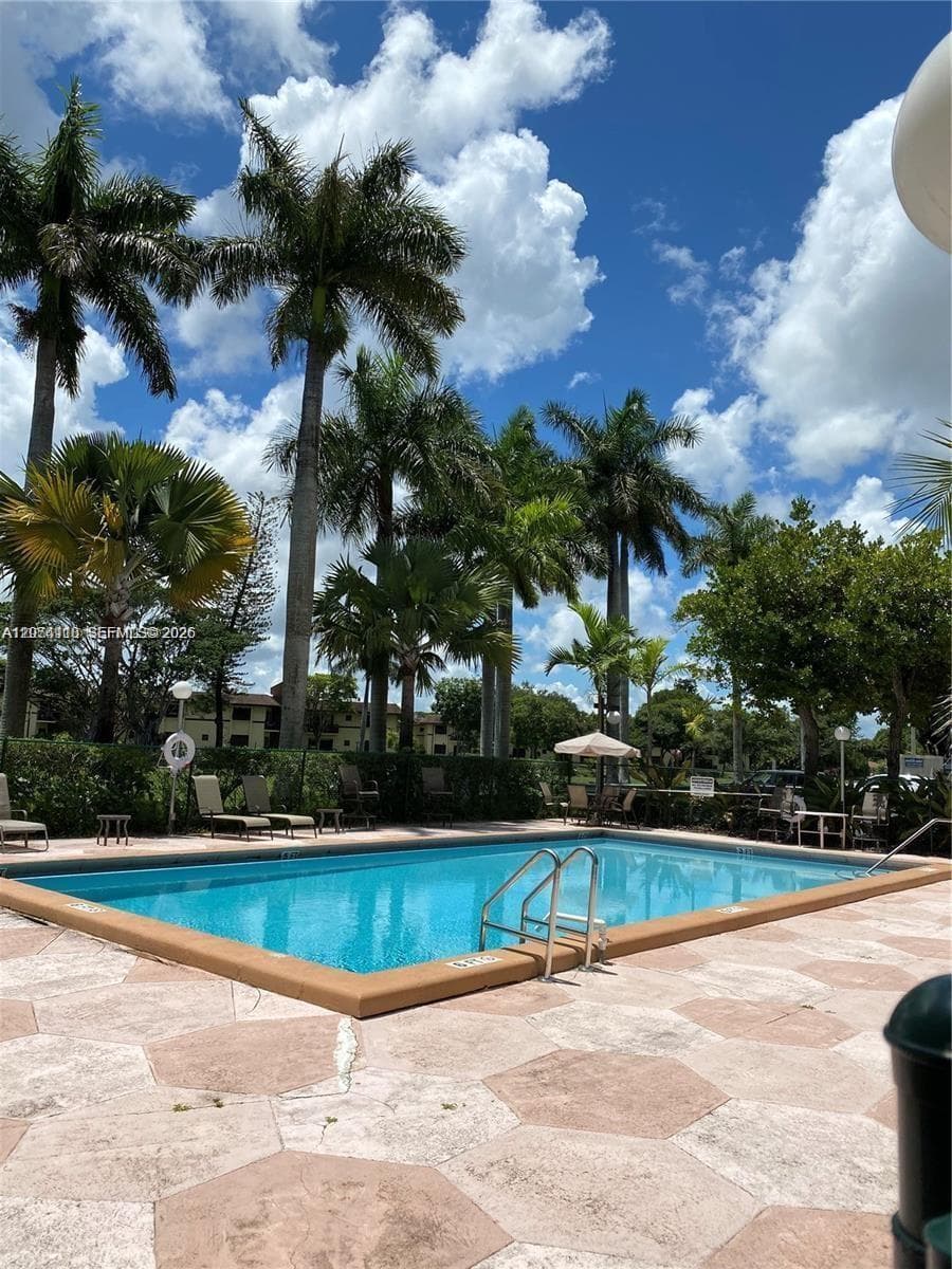 7900 Camino Cir # 403, Miami FL 33143 photo 2