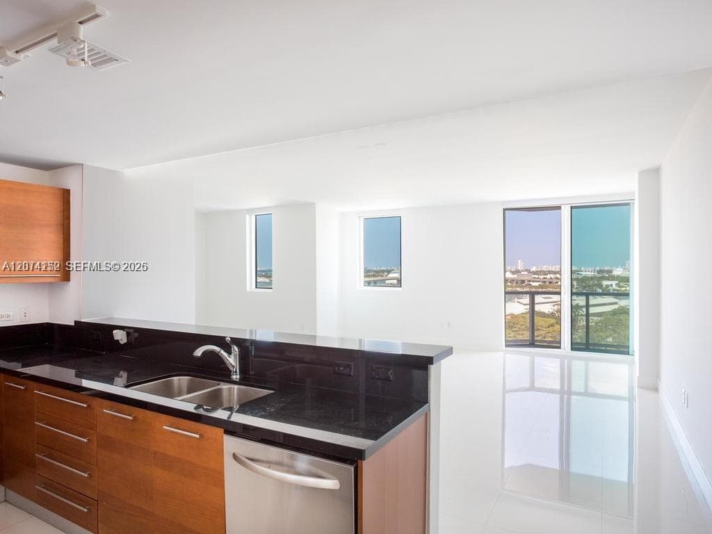 244 Biscayne Blvd # 1002, Miami FL 33132 photo 2