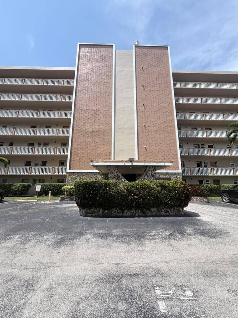 900 NE 12th Avenue # 708, Hallandale Beach FL 33009