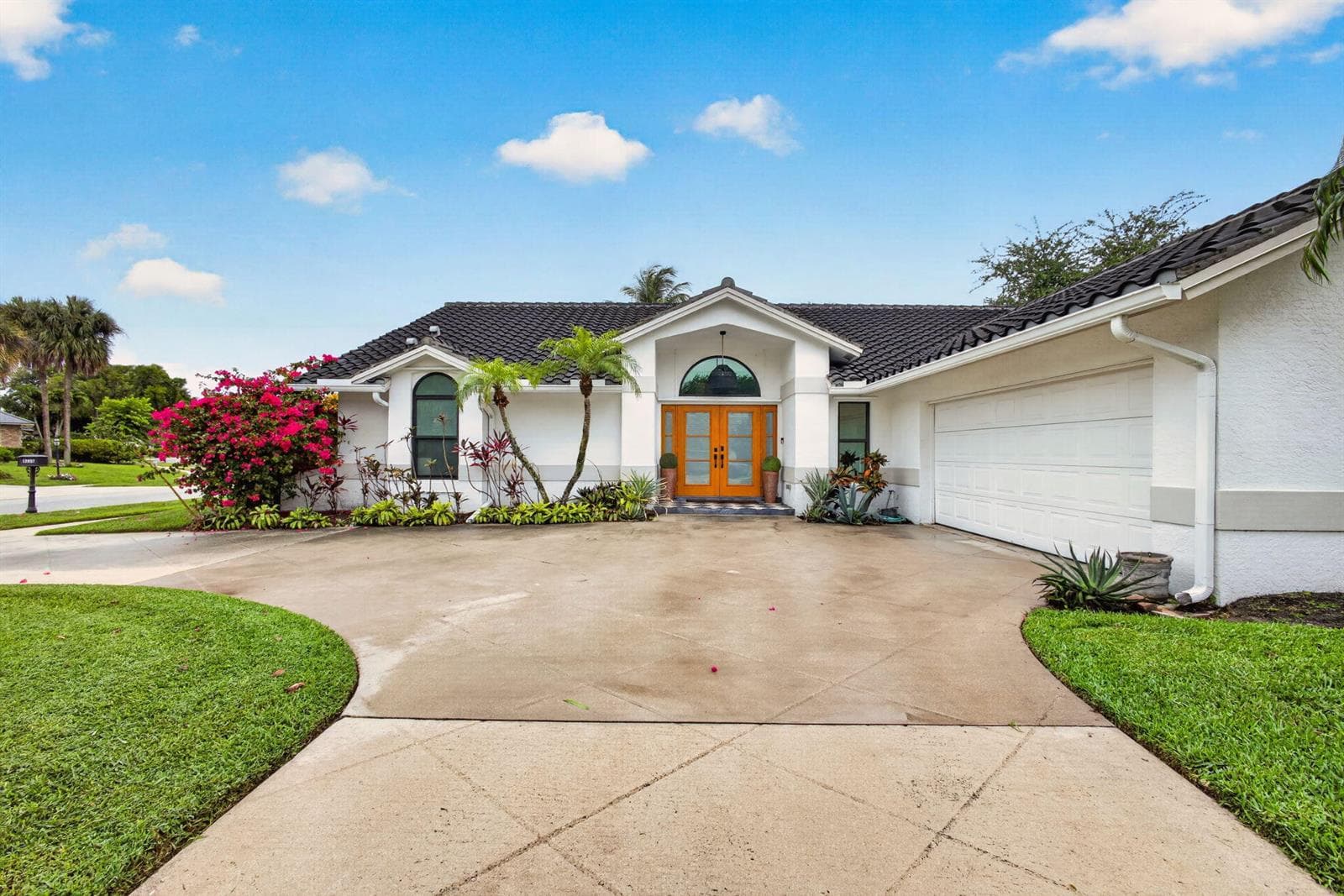 12897 LA ROCHELLE Circle, Palm Beach Gardens FL 33410 photo 2