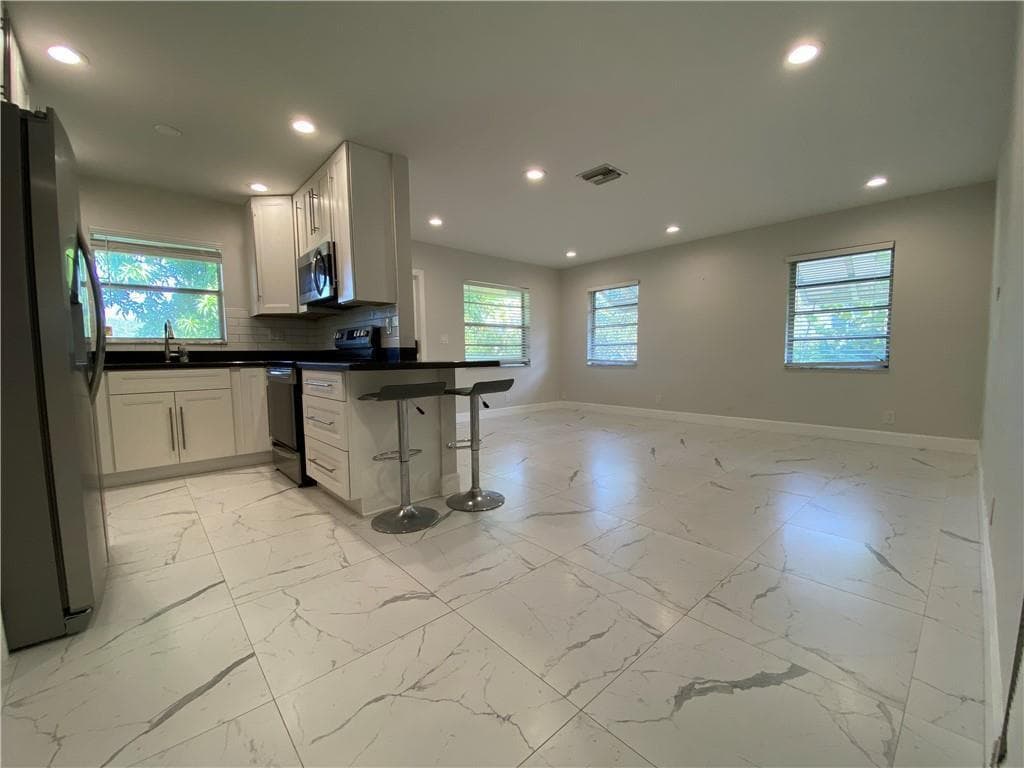 624 NE 10th Avenue # 5, Fort Lauderdale FL 33304 photo 2