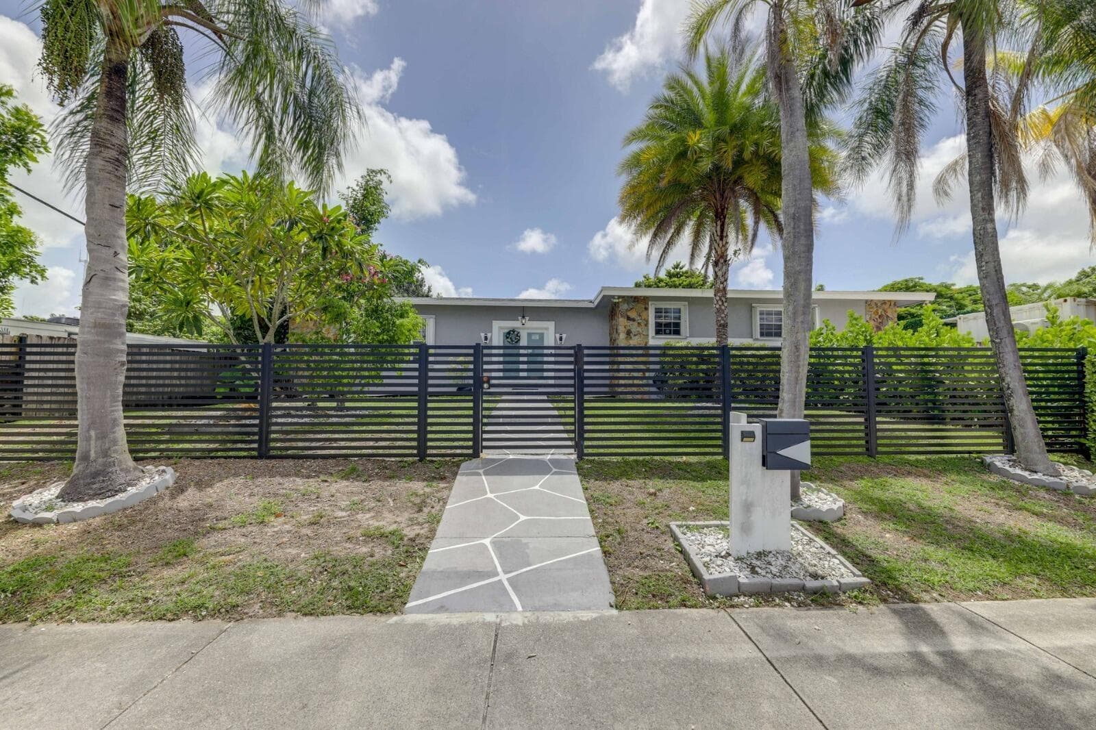 3609 SW 58TH Avenue, West Park FL 33023 photo 2
