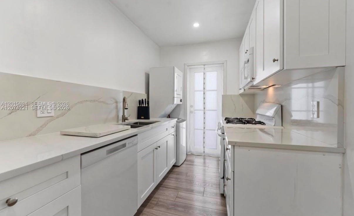 8550 Byron Ave # 2G, Miami Beach FL 33141 photo 3