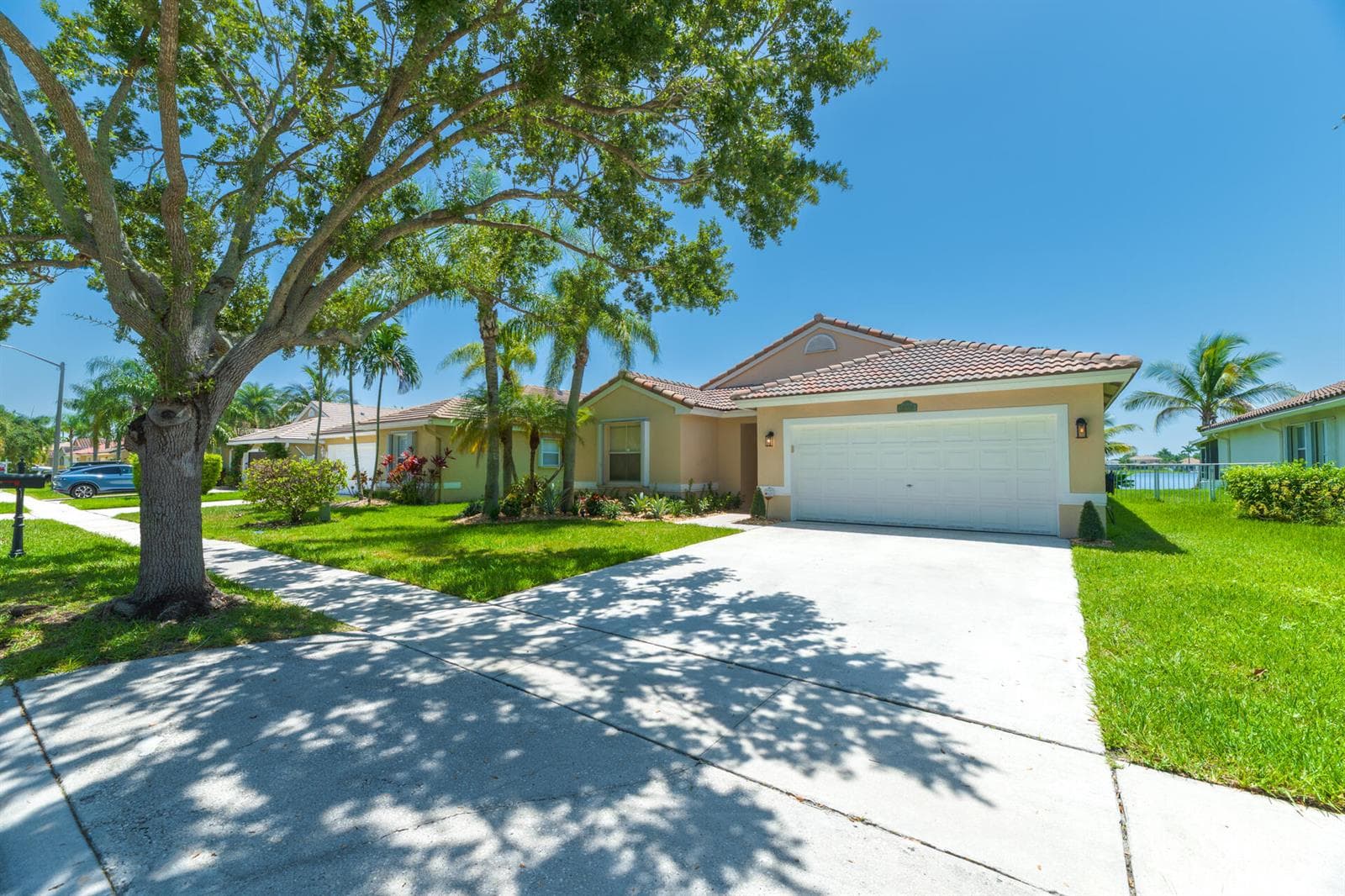 19200 NW 24TH Court, Pembroke Pines FL 33029 photo 2