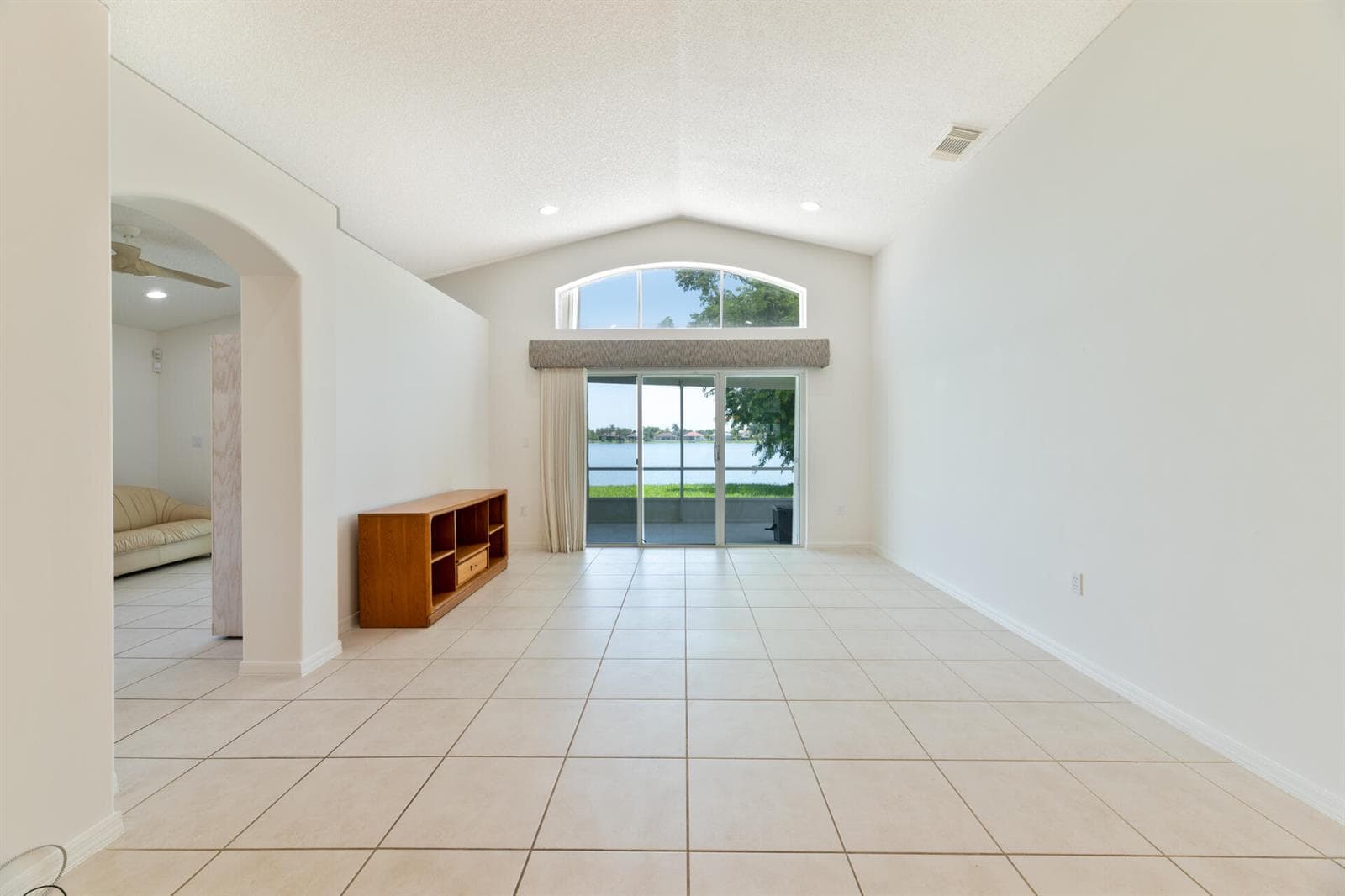 19200 NW 24TH Court, Pembroke Pines FL 33029 photo 5