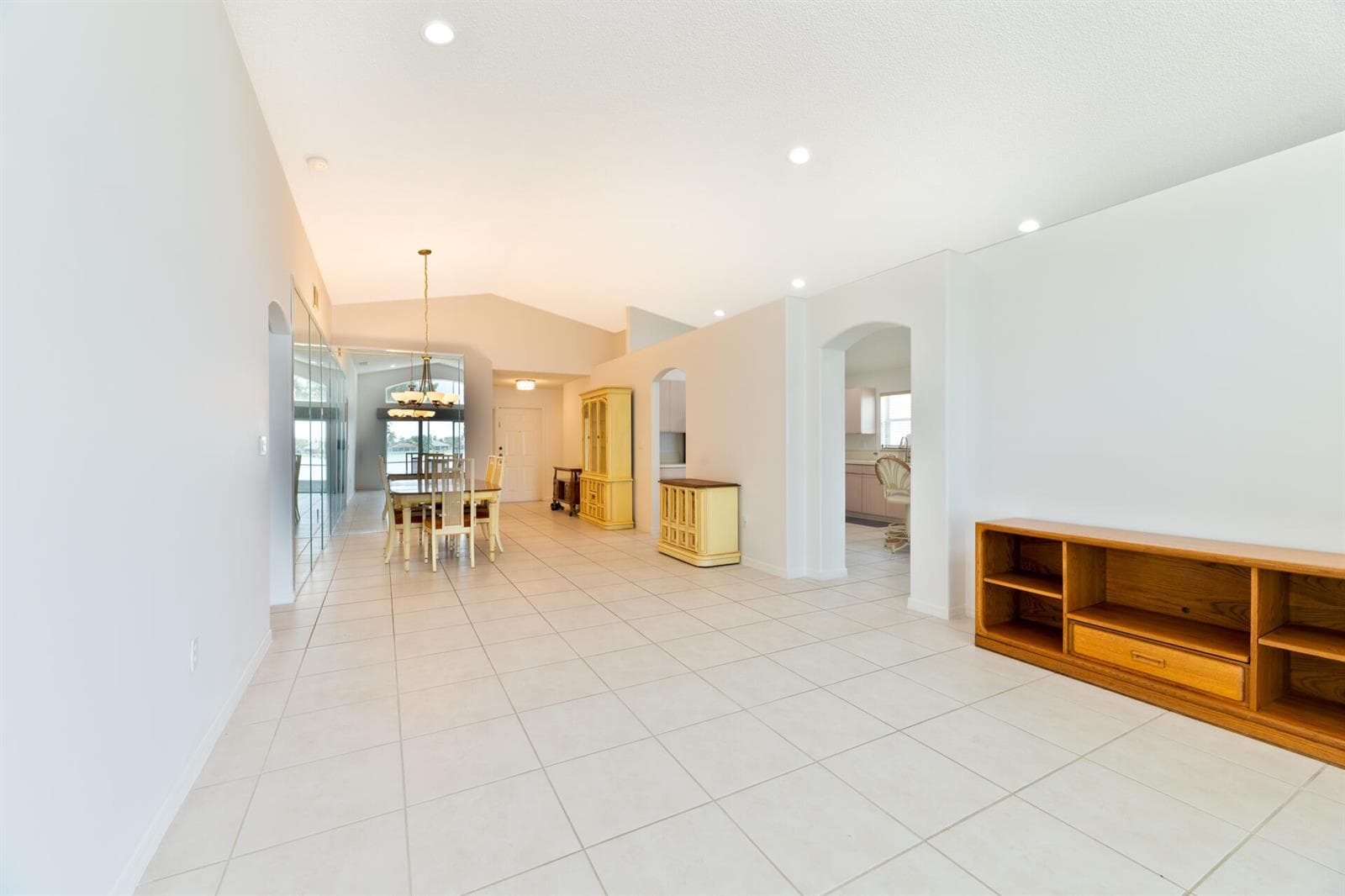 19200 NW 24TH Court, Pembroke Pines FL 33029 photo 4