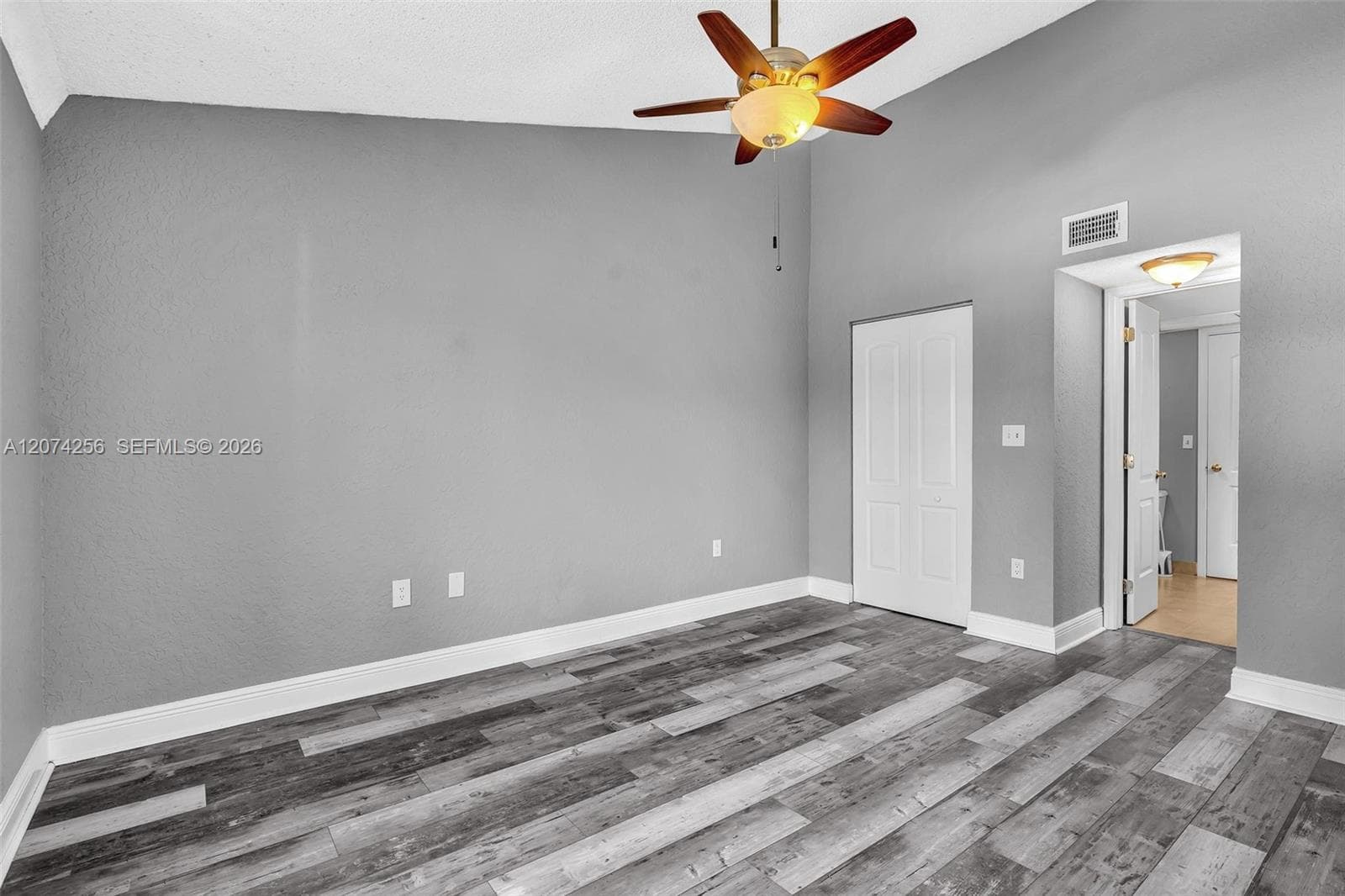 2803 N Oakland Forest Dr # 206, Oakland Park FL 33309 photo 4