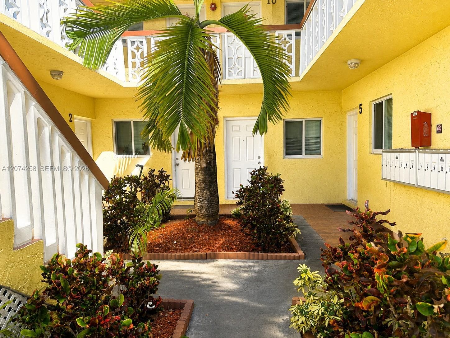 724 NE 4th St # 3, Hallandale Beach FL 33009 photo 2