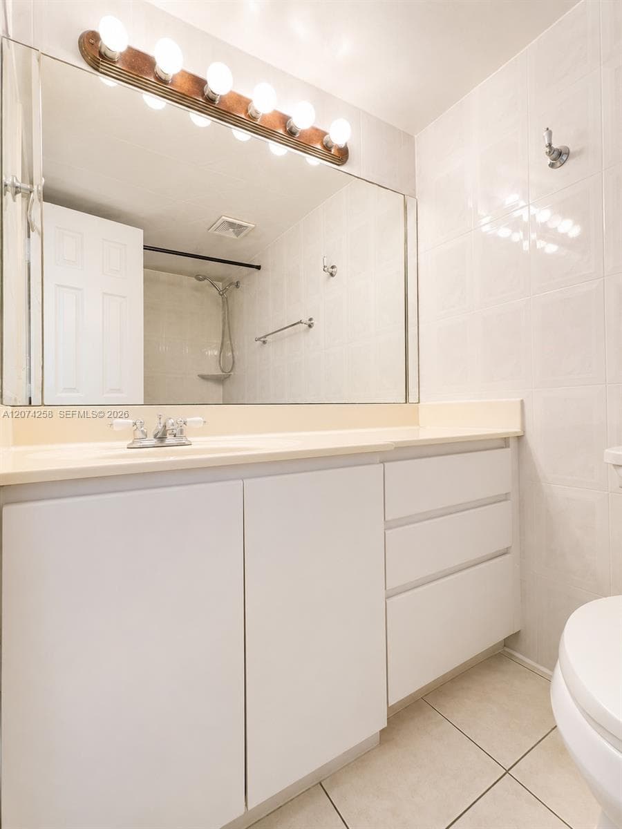 724 NE 4th St # 3, Hallandale Beach FL 33009 photo 3